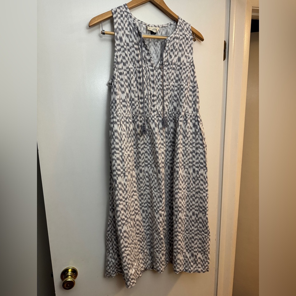 Universal Thread Gray and White Sleeveless Midi Dress